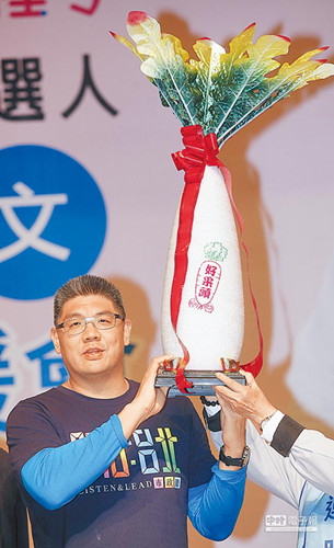 主播名嘴秘訓(xùn)連勝文苦練說(shuō)話術(shù)備戰(zhàn)電視辯論