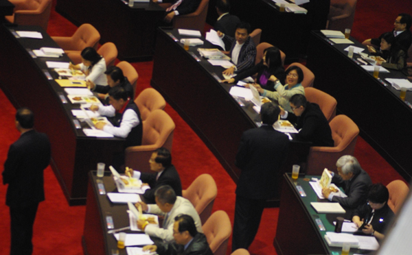 �ڱ�Qͬ�r���h���ˆTҲ�ṩ����ί������һ�㮔(d��ng)�����h���ڽ�����Ա㮔(d��ng)?sh��)��^���У��ݲݽY(ji��)����