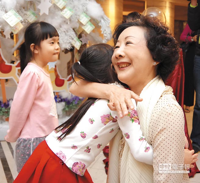 ��15�á���ʹ�䡱�c(di��n)��A������_�����_�����L�����ە��̖�ٴ��׃��Ү�Q�Ϲ�������С���шA����СŮ���o�ە��һ���۵ı��������x�ە��?f��)�������?�в�ɫ��ϵ���Ը�����DƬ��Դ���_���Еr��ӈ�(b��o)��