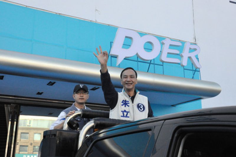 朱立倫車(chē)隊(duì)掃街 朱立倫車(chē)隊(duì)掃街