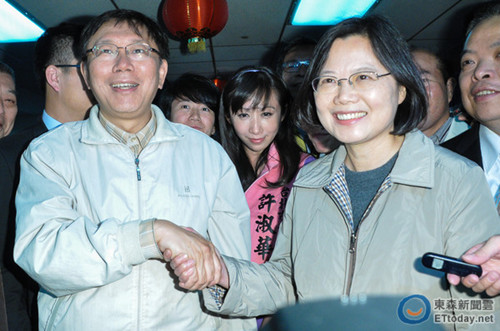 柯文哲擬低調(diào)拜會(huì)蔡英文 稱蔡不喜歡一堆記者拍 柯文哲擬低調(diào)拜會(huì)蔡英文 稱蔡不喜歡一堆記者拍