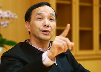 朱立倫談參選國(guó)民黨主席 稱要找回創(chuàng)黨精神(圖) 朱立倫談參選國(guó)民黨主席 稱要找回創(chuàng)黨精神(圖)