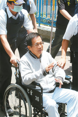 陳水扁今可望獲準(zhǔn)保外就醫(yī) 后續(xù)政治效應(yīng)難料(圖) 陳水扁今可望獲準(zhǔn)保外就醫(yī) 后續(xù)政治效應(yīng)難料(圖)