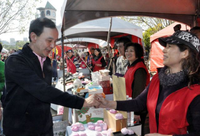 "藍(lán)委"回應(yīng)2016人選:急事緩辦,民眾對(duì)國(guó)民黨有新期盼 "藍(lán)委"回應(yīng)2016人選:急事緩辦,民眾對(duì)國(guó)民黨有新期盼