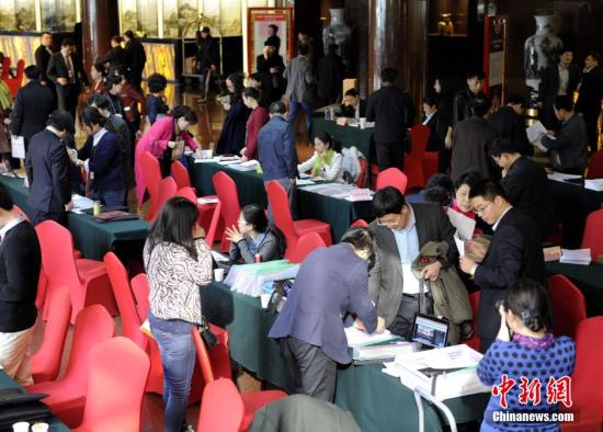 臺(tái)灣輿論關(guān)注兩會(huì) 聚焦青年交流等兩岸議題(圖) 臺(tái)灣輿論關(guān)注兩會(huì) 聚焦青年交流等兩岸議題(圖)