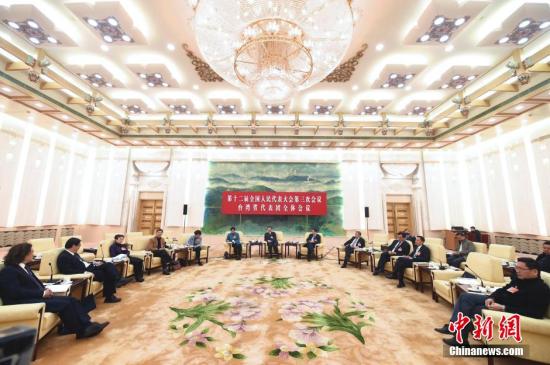 陳德銘:應(yīng)發(fā)現(xiàn)和培養(yǎng)兩岸青年創(chuàng)業(yè)創(chuàng)新合作(圖) 陳德銘:應(yīng)發(fā)現(xiàn)和培養(yǎng)兩岸青年創(chuàng)業(yè)創(chuàng)新合作(圖)