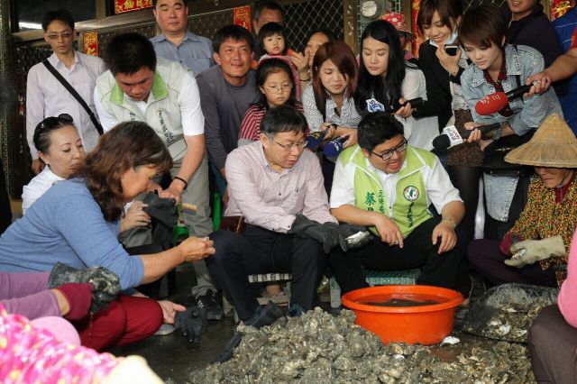 綠營(yíng)人士欲借柯文哲拉抬"立委"選情 柯甩"四不原則" 綠營(yíng)人士欲借柯文哲拉抬"立委"選情 柯甩"四不原則"