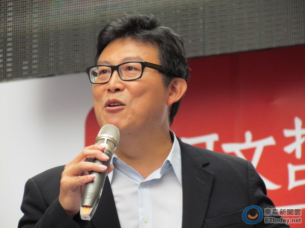 "綠委"提遷出中正紀(jì)念堂蔣介石銅像 硬幣"去蔣"(圖) "綠委"提遷出中正紀(jì)念堂蔣介石銅像 硬幣"去蔣"(圖)