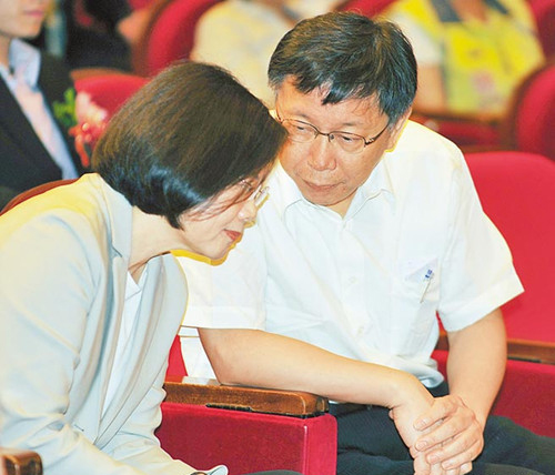 蔡英文(左)與柯文哲(右) 蔡英文(左)與柯文哲(右)