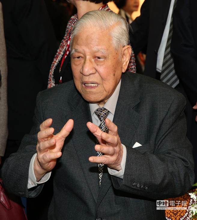 李登輝:“九二共識(shí)”是中國(guó)人創(chuàng)造 與我無(wú)關(guān)(圖) 李登輝:“九二共識(shí)”是中國(guó)人創(chuàng)造 與我無(wú)關(guān)(圖)