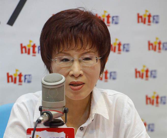 洪秀柱撂話“我絕不被勸退” 1.5萬份黨員聯(lián)署已備好 洪秀柱撂話“我絕不被勸退” 1.5萬份黨員聯(lián)署已備好