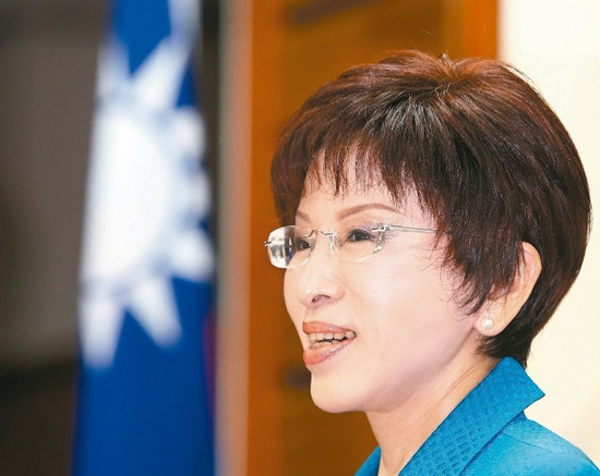 藍(lán)營(yíng)還在夢(mèng)“征召”洪秀柱唱《夢(mèng)醒時(shí)分》巧回應(yīng)