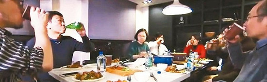 臺(tái)媒爆蔡英文獨(dú)特家庭會(huì)議幕僚帶狗帶小孩談策略