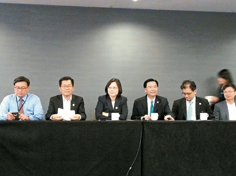 ��Ӣ�ı���(w��n)"�Ŷ����R(sh��)"�����Q(ch��ng)"��ͬ�殐" ����������