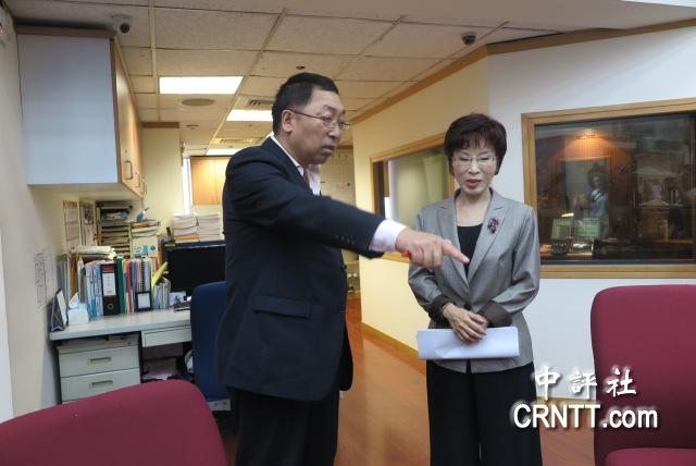 �����������������U����Ҋ���D��