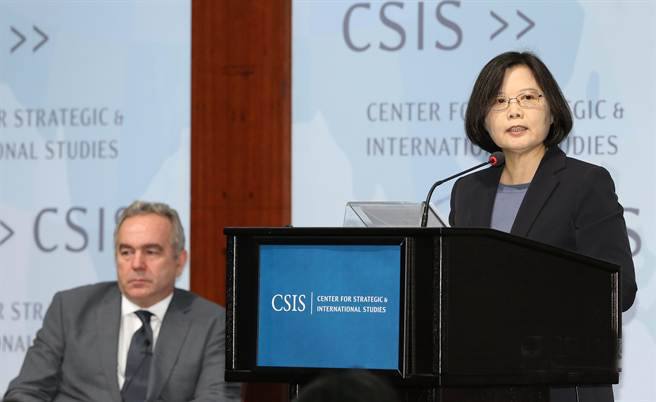 ��Ӣ�����Aʢ�D��(zh��n)�Լ����H�о����İl(f��)�����f