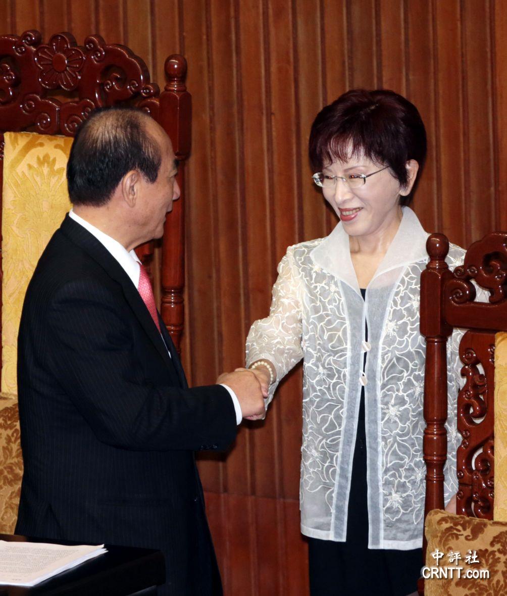 親民黨結(jié)合挺王勢力私勾結(jié) 圖謀逼退洪秀柱(圖) 親民黨結(jié)合挺王勢力私勾結(jié) 圖謀逼退洪秀柱(圖)