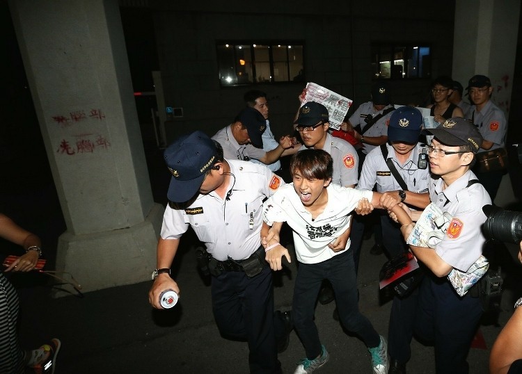 ��ʮ���W�����g�����M�롰�����������ډ��χ��ᣬ���_���n�V΢�{(di��o)���M������W���S������������