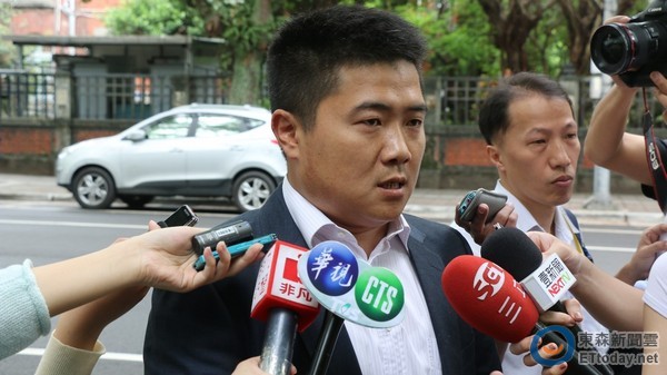 周玉蔻預(yù)告"藍委"顏寬恒將退選 對方打臉:選到底 周玉蔻預(yù)告"藍委"顏寬恒將退選 對方打臉:選到底