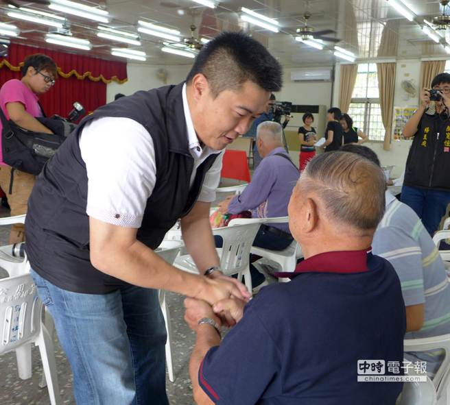 顏寬恒否認“跳船”傳聞:一定會參選到底(圖) 顏寬恒否認“跳船”傳聞:一定會參選到底(圖)