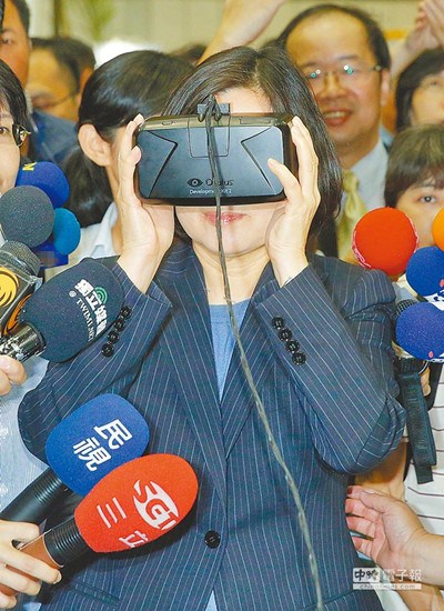 蔡英文參訪臺(tái)防務(wù)展軍方自認(rèn)“禮數(shù)中立”(圖)