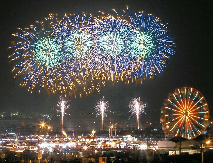 高雄不放"雙十節(jié)"煙火 政界分析:有政治考量(圖) 高雄不放"雙十節(jié)"煙火 政界分析:有政治考量(圖)