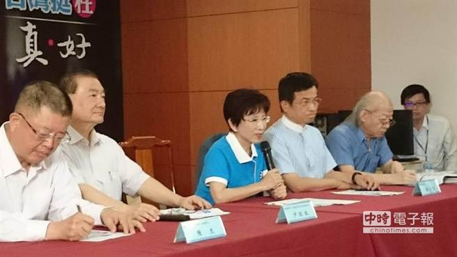 洪秀柱推"打破低薪魔咒"首部曲:員工加薪 企業(yè)減稅 洪秀柱推"打破低薪魔咒"首部曲:員工加薪 企業(yè)減稅