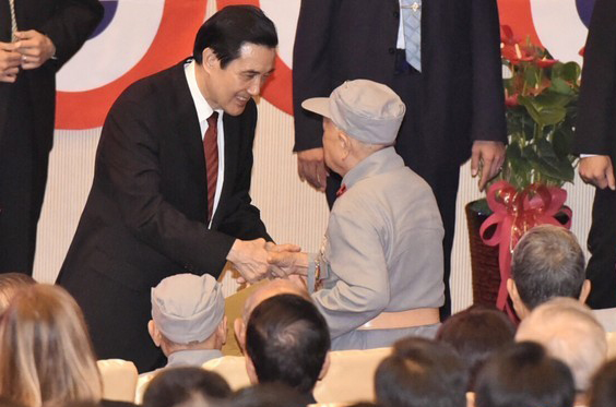 �RӢ�ų�ϯ�u��(n��i)���o(j��)���(zh��n)����70���ꡱ�c�����(d��ng)