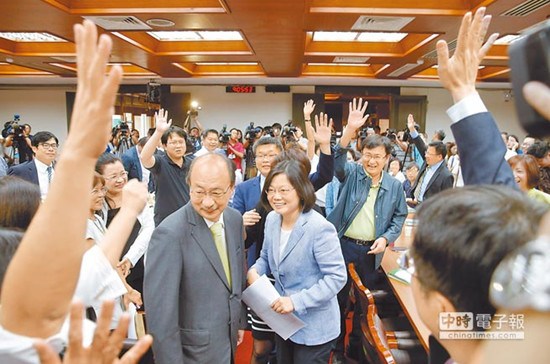 柯建銘陷入“苦戰(zhàn)”蔡英文喊聲助選(圖)