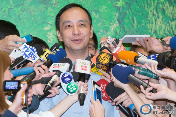 朱立倫直面“換柱”風(fēng)波:我可以承擔(dān)一切責(zé)任(圖) 朱立倫直面“換柱”風(fēng)波:我可以承擔(dān)一切責(zé)任(圖)