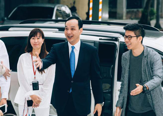 朱立倫:不能讓蔡英文“躺著選” 朱立倫:不能讓蔡英文“躺著選”