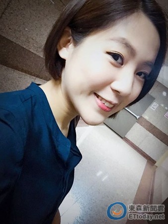 朱立倫介紹26歲新發(fā)言人:她是洪辦的甜心正妹 朱立倫介紹26歲新發(fā)言人:她是洪辦的甜心正妹