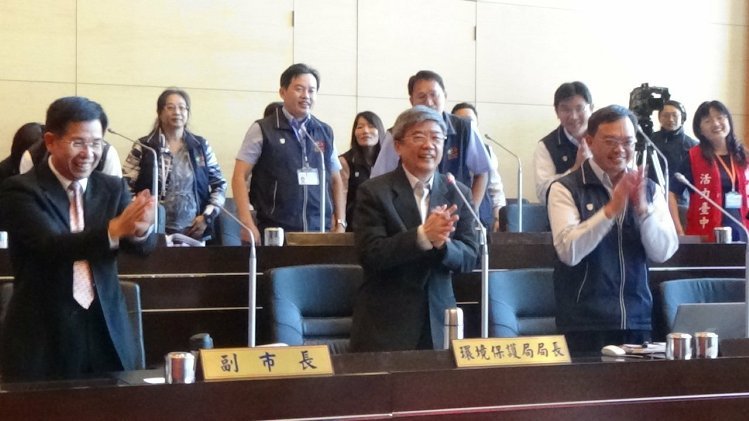 傳臺中市環(huán)保局長洪正中倦勤 洪回應:問上帝 傳臺中市環(huán)保局長洪正中倦勤 洪回應:問上帝