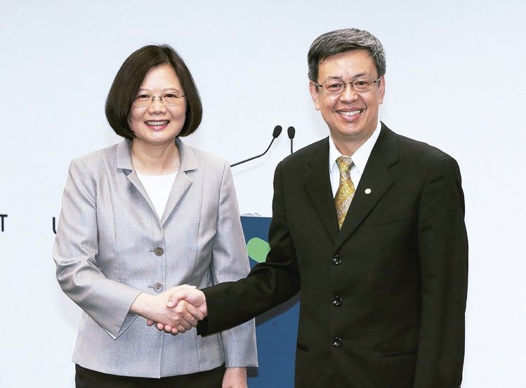 蔡英文宣布副手 “英仁配”正式攜手亮相(圖) 蔡英文宣布副手 “英仁配”正式攜手亮相(圖)