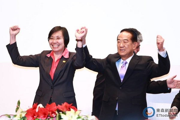 宋楚瑜宣布副手人選:曾為國(guó)民黨"立委" 年初退黨 宋楚瑜宣布副手人選:曾為國(guó)民黨"立委" 年初退黨