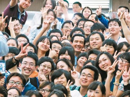 臺(tái)立法機(jī)構(gòu)今表決陸生納健保案教育部門(mén)吁一視同仁