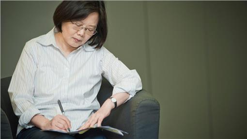 蔡英文聲勢非不可破 學(xué)者:她的五個(gè)惡夢已全部成真 蔡英文聲勢非不可破 學(xué)者:她的五個(gè)惡夢已全部成真