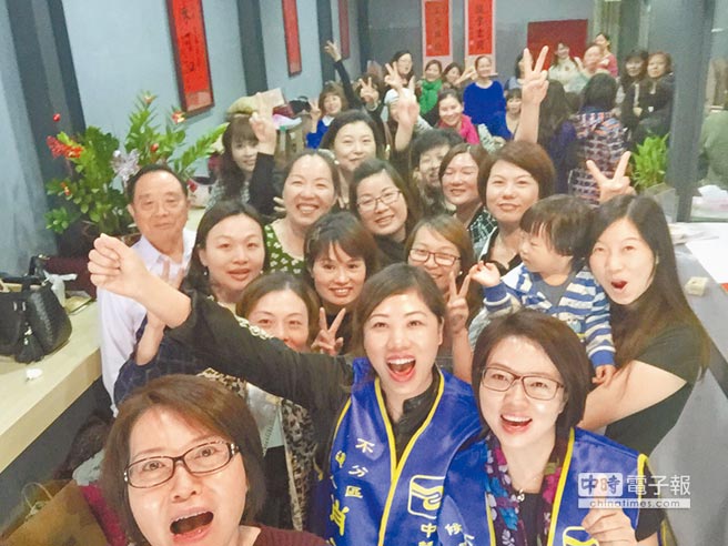 陸配參選不分區(qū)“立委” 盼進“立法院”為陸配發(fā)聲 陸配參選不分區(qū)“立委” 盼進“立法院”為陸配發(fā)聲