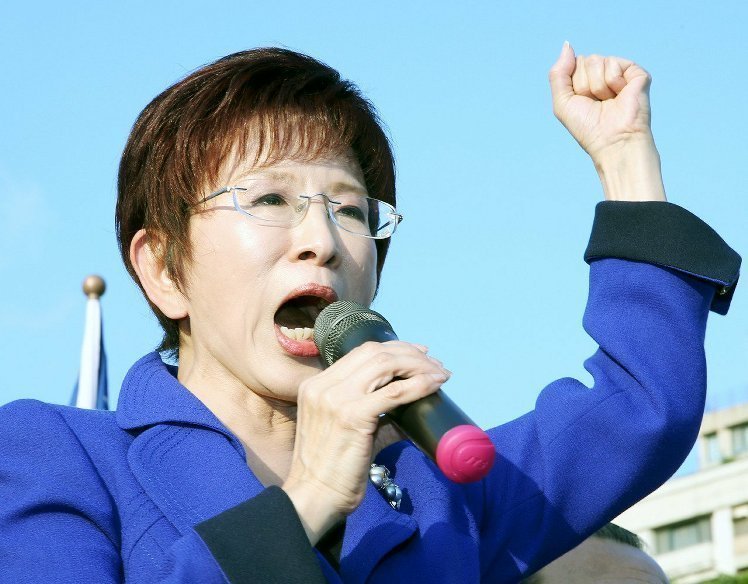 洪秀柱現(xiàn)身拉票 吁將“挺柱”熱情轉(zhuǎn)給朱立倫 洪秀柱現(xiàn)身拉票 吁將“挺柱”熱情轉(zhuǎn)給朱立倫