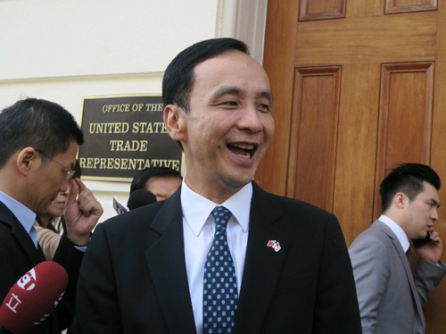 朱立倫強調(diào)"改變":讓政策更有吸引力 爭取年輕選票(網(wǎng)絡圖) 朱立倫強調(diào)"改變":讓政策更有吸引力 爭取年輕選票(網(wǎng)絡圖)