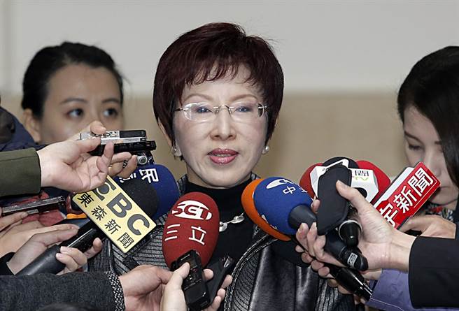 洪秀柱鼓勵(lì)繼續(xù)追問蔡英文“炒地皮案” 勸蔡坦承 洪秀柱鼓勵(lì)繼續(xù)追問蔡英文“炒地皮案” 勸蔡坦承