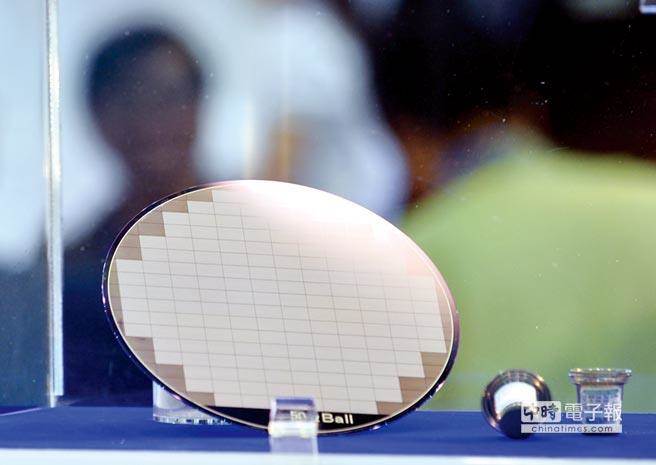 蔡英文防堵兩岸產(chǎn)業(yè)政策 臺(tái)業(yè)者乞求"放產(chǎn)業(yè)一馬" 蔡英文防堵兩岸產(chǎn)業(yè)政策 臺(tái)業(yè)者乞求"放產(chǎn)業(yè)一馬"