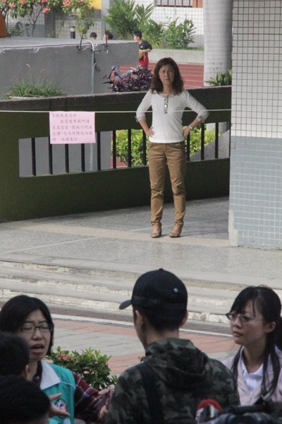 臺中選舉造勢成"政治噪音" 呼聲震天學(xué)生無法上課 臺中選舉造勢成"政治噪音" 呼聲震天學(xué)生無法上課