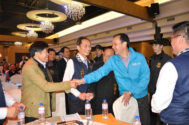 朱立倫呼吁莫再抹黑打烏賊戰(zhàn)光明正大選舉(圖) 朱立倫呼吁莫再抹黑打烏賊戰(zhàn)光明正大選舉(圖)