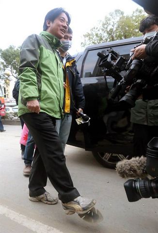 ه��¾Ȟ�(z��i)��Ь�ӡ��_��Ц��������Ԫ�؃�(n��i)Ļ���D��