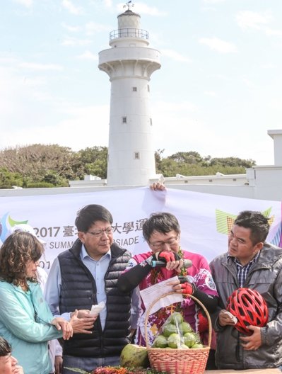 柯文哲回憶祖父 "二二八"演說頻頻拭淚 柯文哲回憶祖父 "二二八"演說頻頻拭淚