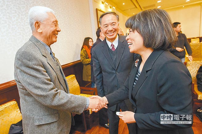 黃敏惠出席春酒餐會(huì) 黃敏惠出席春酒餐會(huì)