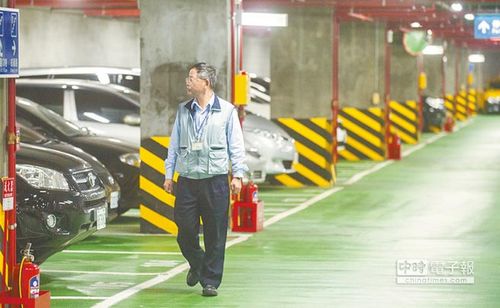 柯文哲欲解決加班過勞祭出“關(guān)懷項(xiàng)目”遭批