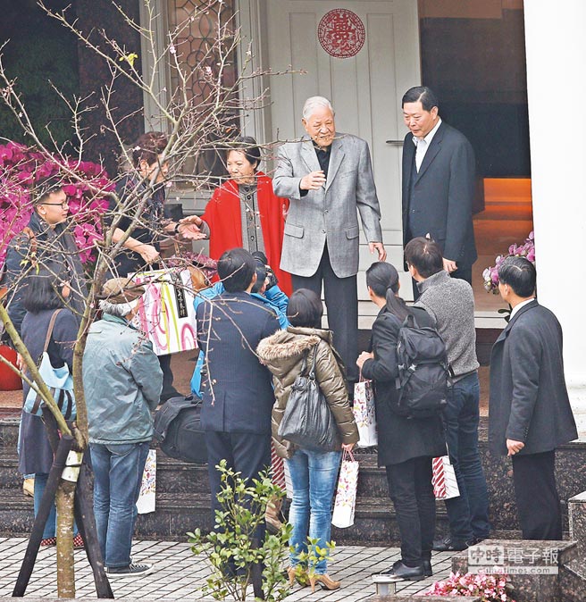 傳李登輝不滿蔡英文版"兩岸監(jiān)督條例" 欲組新政黨 傳李登輝不滿蔡英文版"兩岸監(jiān)督條例" 欲組新政黨