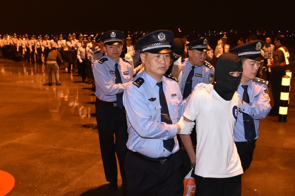 32名臺灣詐騙犯被遣送大陸 島內(nèi)藍綠陣營態(tài)度兩極 32名臺灣詐騙犯被遣送大陸 島內(nèi)藍綠陣營態(tài)度兩極